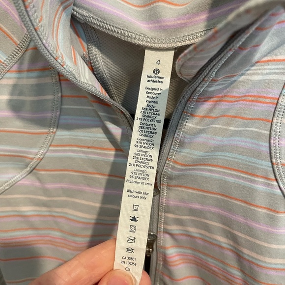 Lululemon Half Zip size 4 - Picture 10 of 10